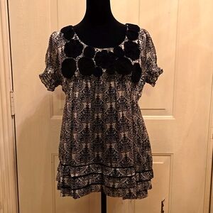 Top: black & white #23